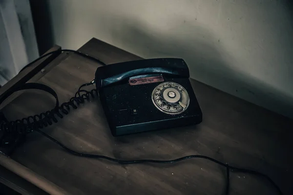 Old Broken Phone Disk Interior Abandoned Building Dirty Phone Curbstone — Stockfoto