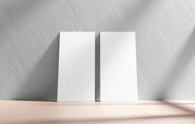 Tasarım sunumu için duvara yaslanmış iki dikey el ilanı boş kağıt. Arkaplanda üç boyutlu resimleme ile gölgeli beyaz boş broşür şürü. Kırtasiye konsepti