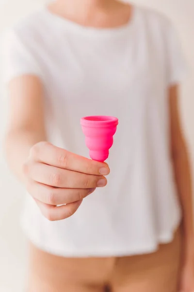 Unrecognizable Woman Holding Pink Menstrual Cup Close Zero Waste Eco — Stock Fotó