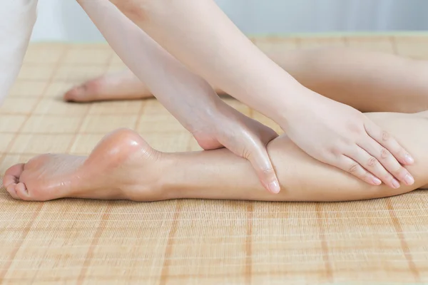 A foot massage the young lady — Stock Photo, Image