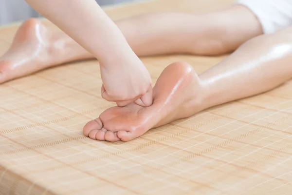 A foot massage the young lady — Stock Photo, Image