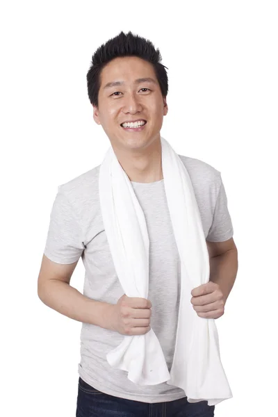 Asiático homem com toalha — Fotografia de Stock