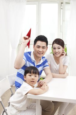 Aile gerçekten kağıt uçak