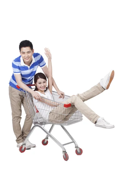 Casal jovem Compras de mercearia — Fotografia de Stock