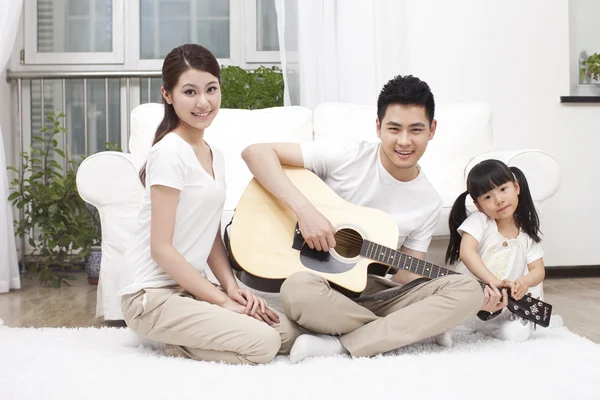 Young family playing guitar — Stock Photo, Image