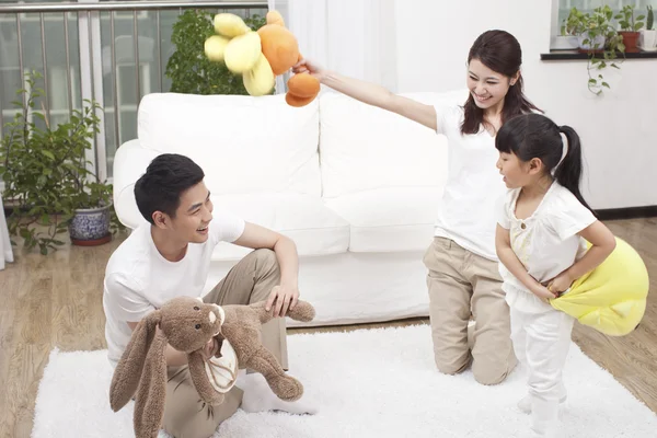 Familie hebben plezier samen — Stockfoto