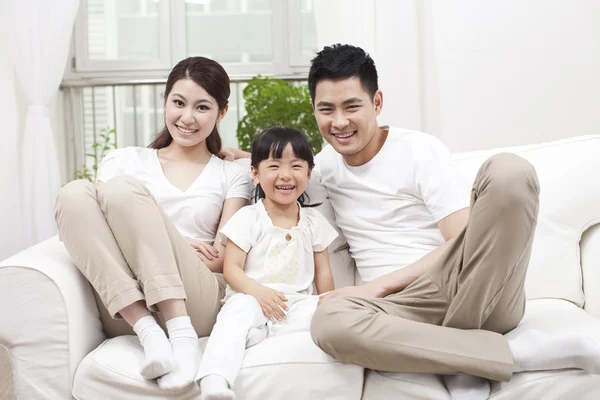 Familia joven — Foto de Stock