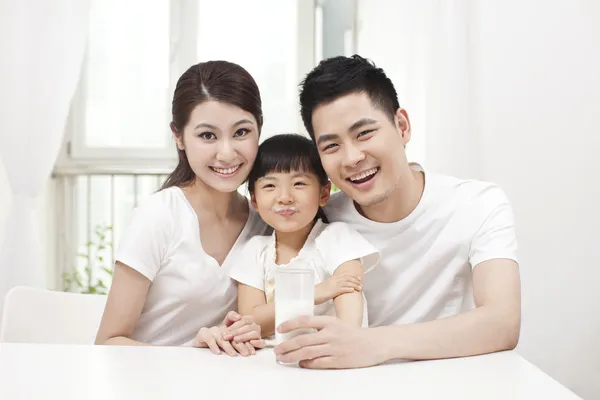 Healthy family and milk — Stock Photo, Image