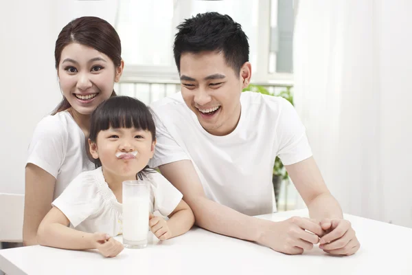 Healthy family and milk — Stock Photo, Image