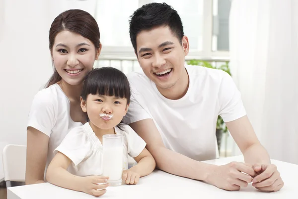 Healthy family and milk — Stock Photo, Image