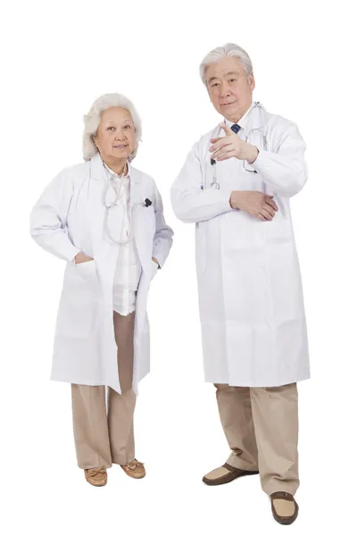 Два старших врача — стоковое фото