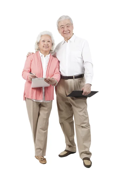 Couple holding questionnaire — Stock Photo, Image