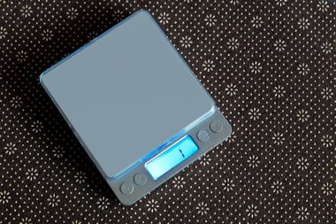 Fırın ölçüsü için küçük dijital tartı.