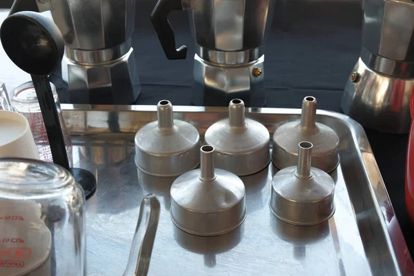 Korb Für Moka Kaffeekanne Traditioneller Italienischer Espresso Auf Dem Tisch — Stockfoto