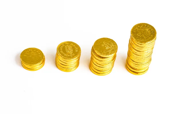 Στοίβα Από Χρυσά Νομίσματα Που Απομονώνονται Λευκό Φόντο Επιχειρηματική Ιδέα — Φωτογραφία Αρχείου