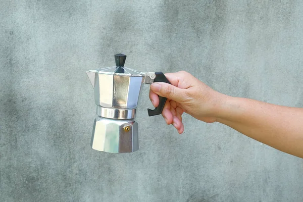 Moka Kaffeekanne Für Espresso Auf Der Hand — Stockfoto