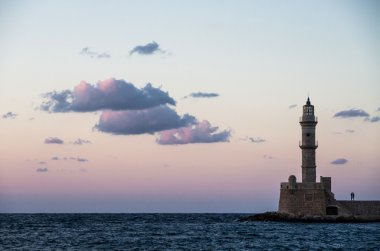 Gün batımında deniz feneri