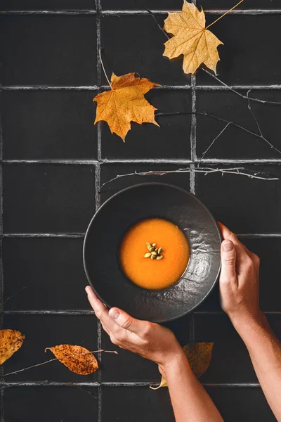 黒を基調にしたカボチャのスープ 高品質の写真 — ストック写真