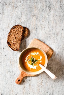 Kabak çorbası hafif arkaplanda. Yüksek kalite fotoğraf