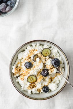 Yaban mersinli süzme peynir. Yüksek kalite fotoğraf