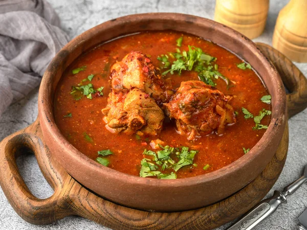 Fırında tavuk var, Gürcü mutfağında. Yüksek kalite fotoğraf