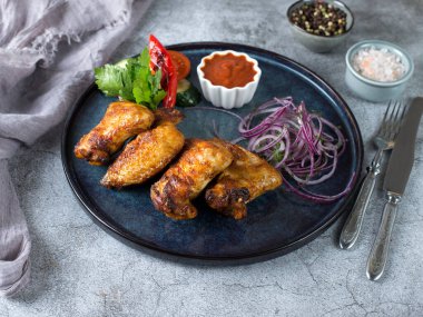 Fırında tavuk var, Gürcü mutfağında. Yüksek kalite fotoğraf