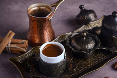 Hindili Türk kahvesi ve tarçın. Yüksek kalite fotoğraf