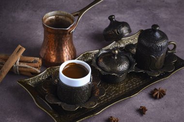 Hindili Türk kahvesi ve tarçın. Yüksek kalite fotoğraf