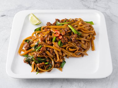 Beyaz arka planda Tayland mutfağı. Yüksek kalite fotoğraf