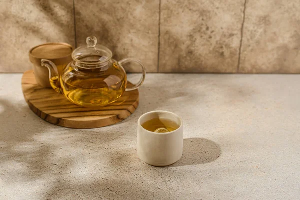 ティーポットの中の緑茶 高品質の写真 — ストック写真