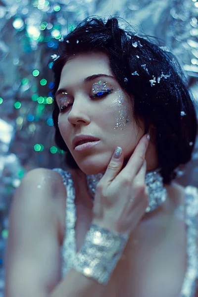 Retrato de mujer de invierno con maquillaje navideño — Foto de Stock