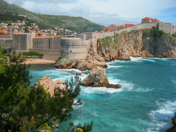 Vista para o castelo antigo. Dubrovnik. — Fotografia de Stock