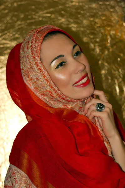 Arabic young woman. Gold makeup. Red clothes. — Stock Photo, Image