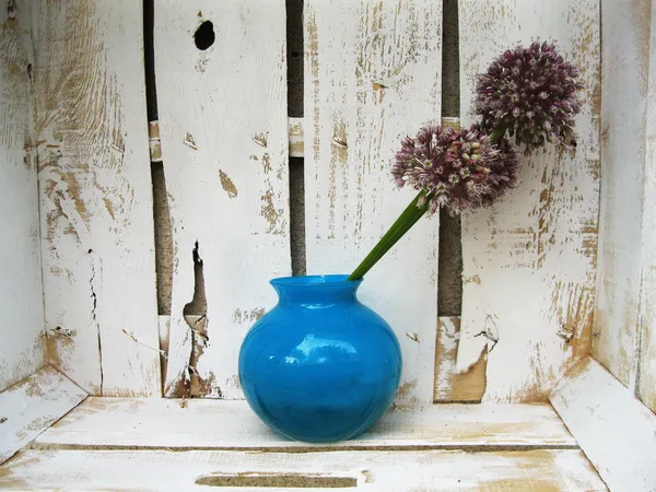 Decorazione. Vaso blu con boccioli decorativi. Elementi di design — Foto Stock