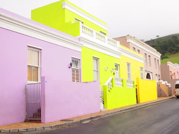 Gata i bo-kaap. ljusa färger. Kapstaden. Sydafrika — Stockfoto