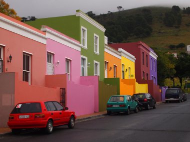  06 Mayıs, 2014 - bo-kaap içinde sokak. parlak renkler. Cape town. SOU