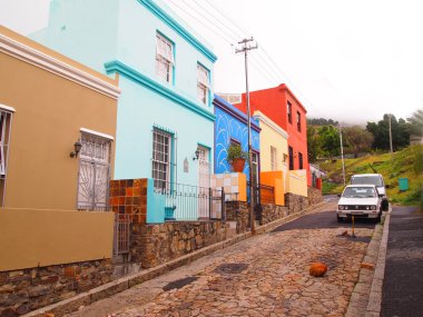 06 Mayıs, 2014 - bo-kaap içinde sokak. parlak renkler. Cape town. Sout