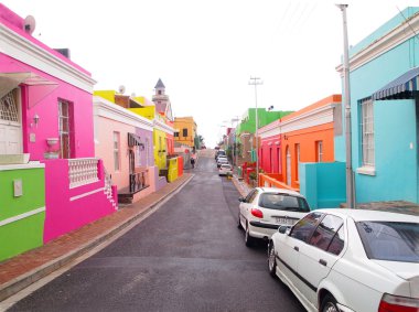 06 Mayıs, 2014 - bo-kaap içinde sokak. parlak renkler. Cape town. Sout