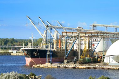 Kargo sea port Vinçler