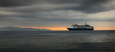 Büyük yolcu gemisi