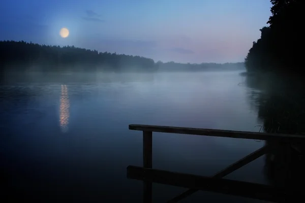 Morning mist on a lake — Stock Photo, Image