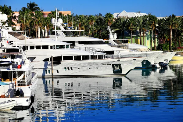 Yachts in marina in Nassau — Stock Photo, Image