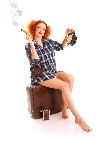 Söt rödhårig pinup girl — Stockfoto