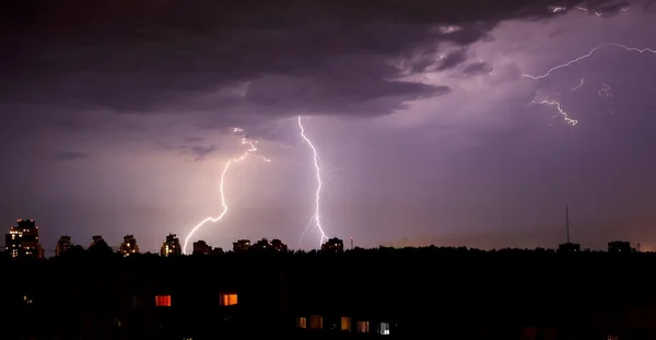 Foudre dans la nuit — Photo