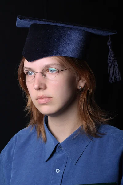 Chica estudiante seria se graduó — Foto de Stock