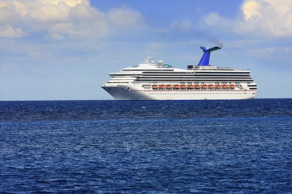 Luxurious cruise ship — Stock Photo, Image