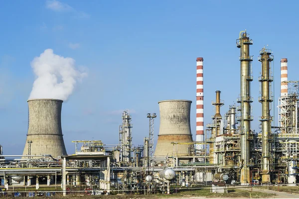 Oil and gas refinery — Stock Photo, Image