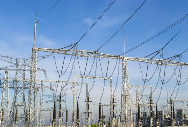 Elektrische transformatie station Rechtenvrije Stockfoto's