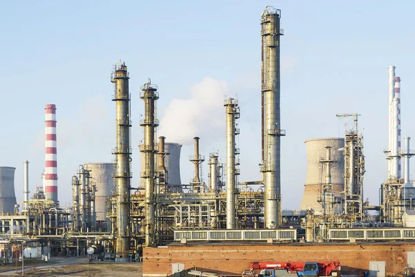 Oil and gas refining installations — Stock Photo, Image