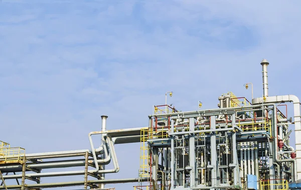 Pipelines at a refinery — Stock Photo, Image